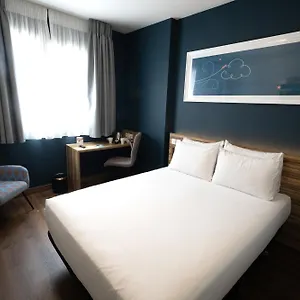 Travelodge Metropolitano Отель